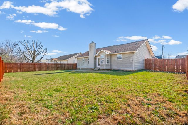 613 Corinth Ct, Clarksville, TN 37040