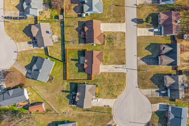 613 Corinth Ct, Clarksville, TN 37040