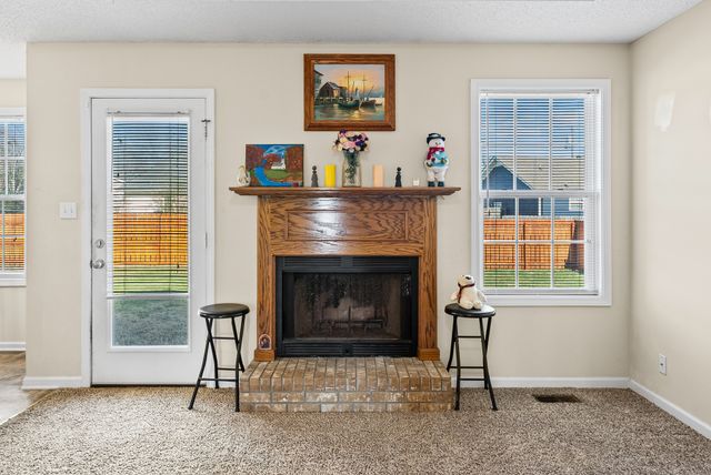 613 Corinth Ct, Clarksville, TN 37040