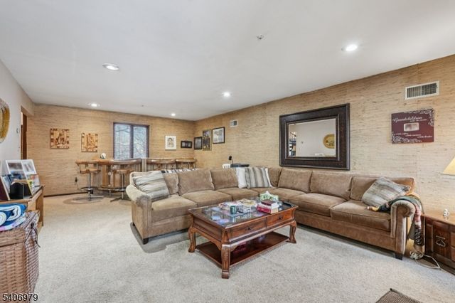 845 Rifle Camp Rd, Woodland Park, NJ 07424