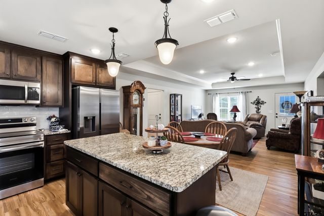 135 Brenlind Ln, Mineola, TX 75773