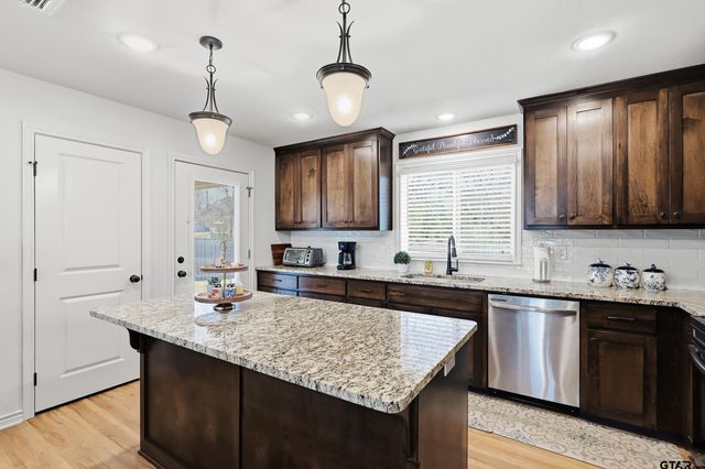 135 Brenlind Ln, Mineola, TX 75773