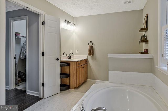 445 CROSS CREEK DR, Huntingtown, MD 20639