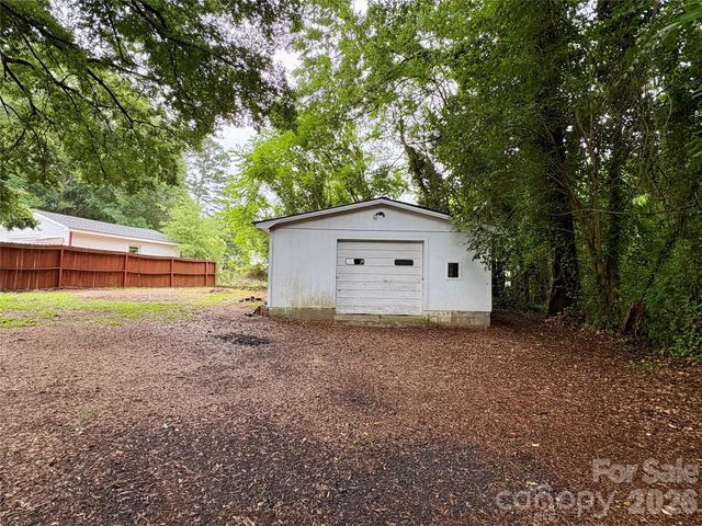 435 E Club Drive, Gastonia, NC 28054
