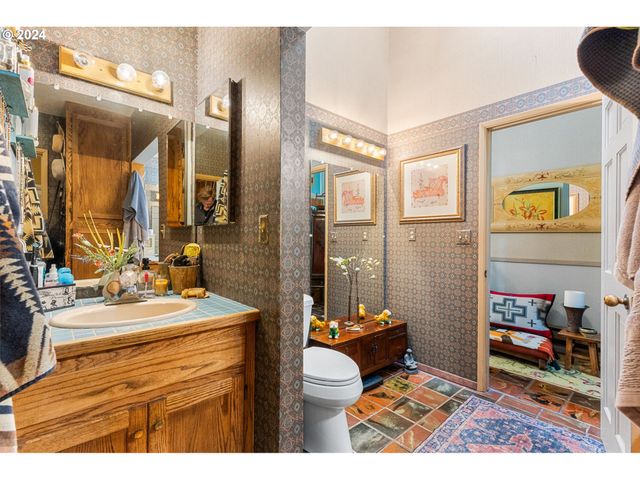 12251 Sw EAST CREEK Rd, Willamina, OR 97396