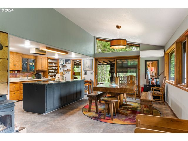 12251 Sw EAST CREEK Rd, Willamina, OR 97396