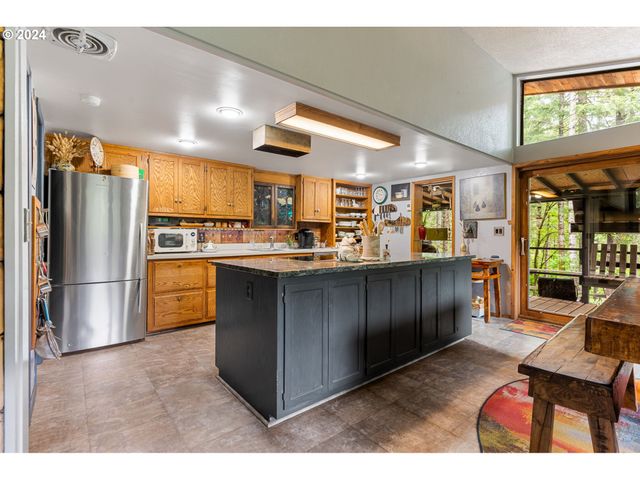 12251 Sw EAST CREEK Rd, Willamina, OR 97396