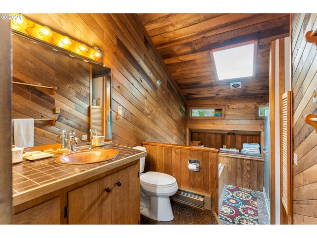 12251 Sw EAST CREEK Rd, Willamina, OR 97396