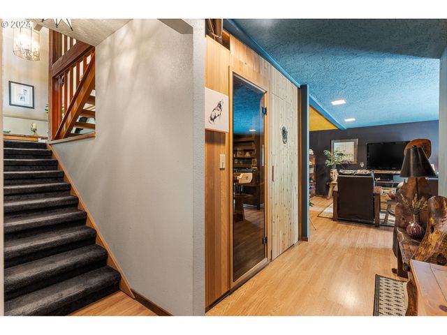 12251 Sw EAST CREEK Rd, Willamina, OR 97396