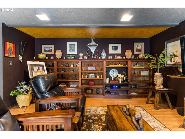 12251 Sw EAST CREEK Rd, Willamina, OR 97396