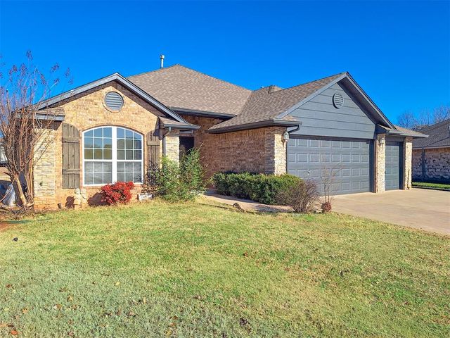 2025 Wimberley Creek Drive, Moore, OK 73160