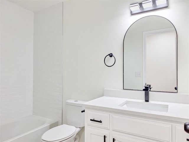 2025 Wimberley Creek Drive, Moore, OK 73160