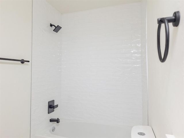 2025 Wimberley Creek Drive, Moore, OK 73160