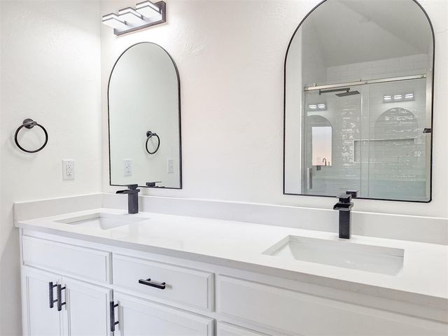 2025 Wimberley Creek Drive, Moore, OK 73160