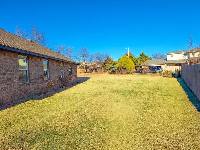 2025 Wimberley Creek Drive, Moore, OK 73160