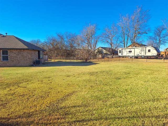 2025 Wimberley Creek Drive, Moore, OK 73160