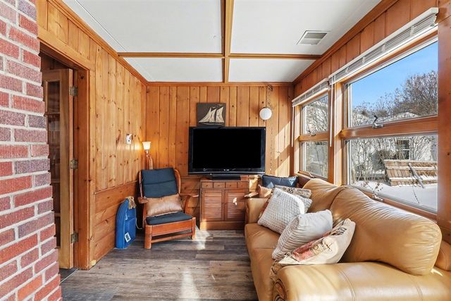 11637 Algonquin Drive, Pinckney, MI 48169