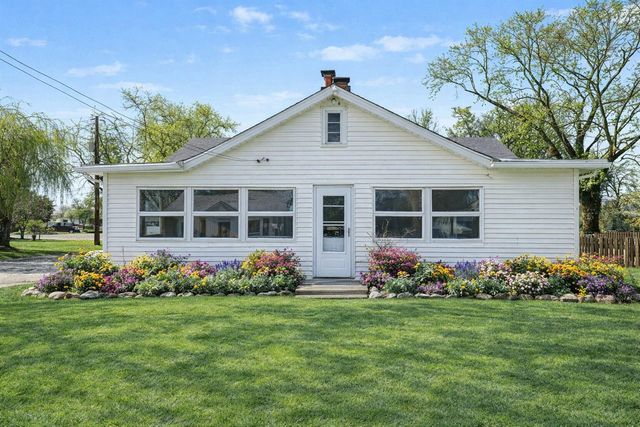 11637 Algonquin Drive, Pinckney, MI 48169