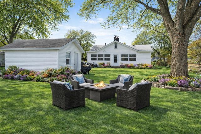 11637 Algonquin Drive, Pinckney, MI 48169