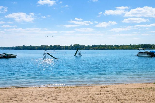 11637 Algonquin Drive, Pinckney, MI 48169