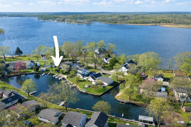 11637 Algonquin Drive, Pinckney, MI 48169