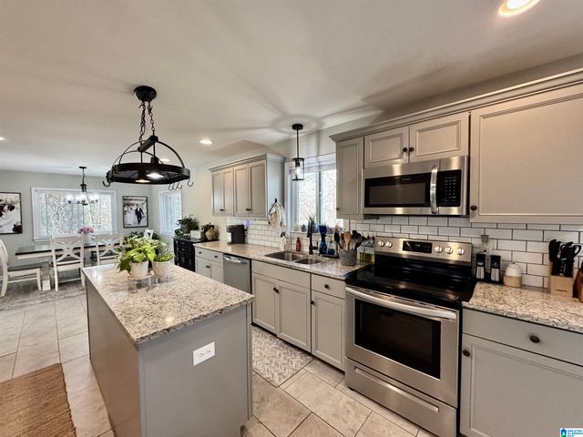 308 CLIFF ROAD, Gardendale, AL 35071