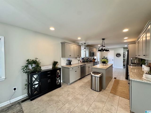 308 CLIFF ROAD, Gardendale, AL 35071