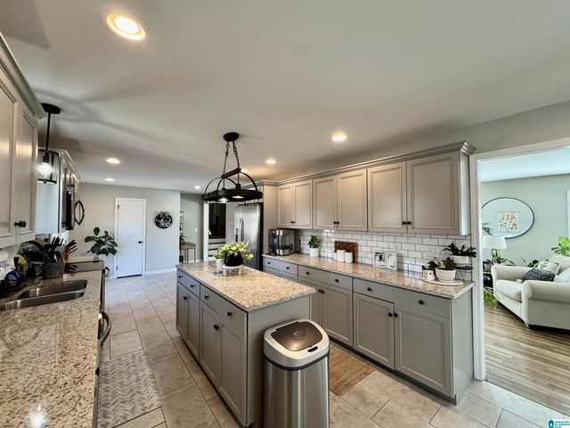 308 CLIFF ROAD, Gardendale, AL 35071