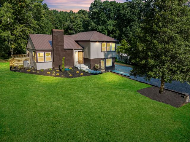939 McKellar Dr, Tullahoma, TN 37388