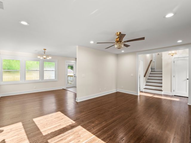 939 McKellar Dr, Tullahoma, TN 37388