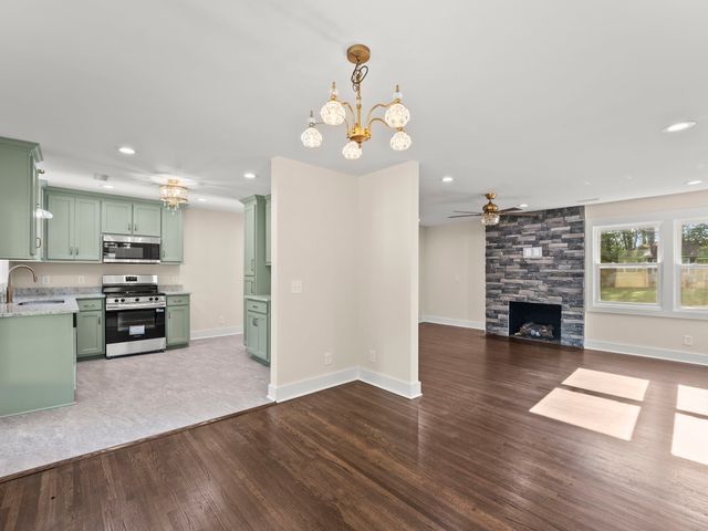 939 McKellar Dr, Tullahoma, TN 37388