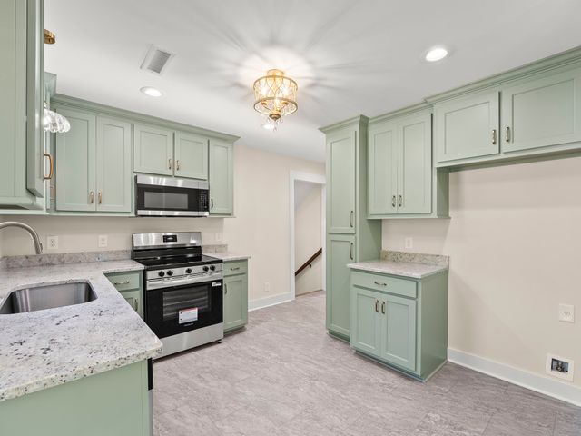 939 McKellar Dr, Tullahoma, TN 37388