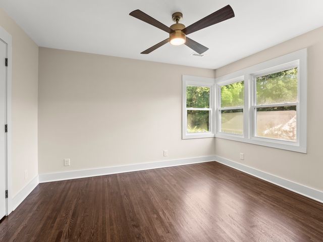 939 McKellar Dr, Tullahoma, TN 37388