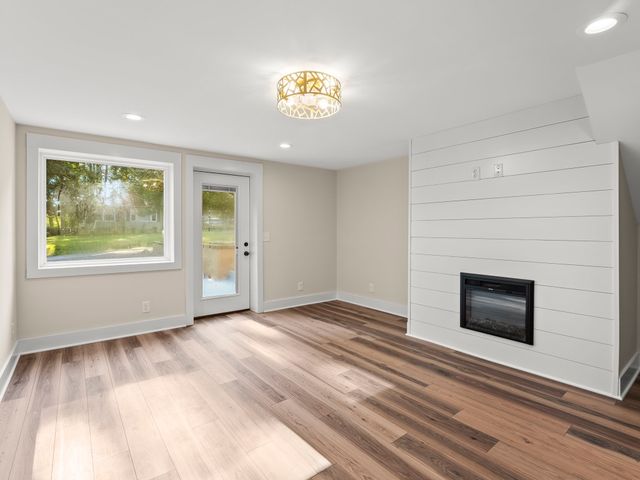 939 McKellar Dr, Tullahoma, TN 37388