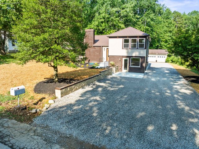 939 McKellar Dr, Tullahoma, TN 37388