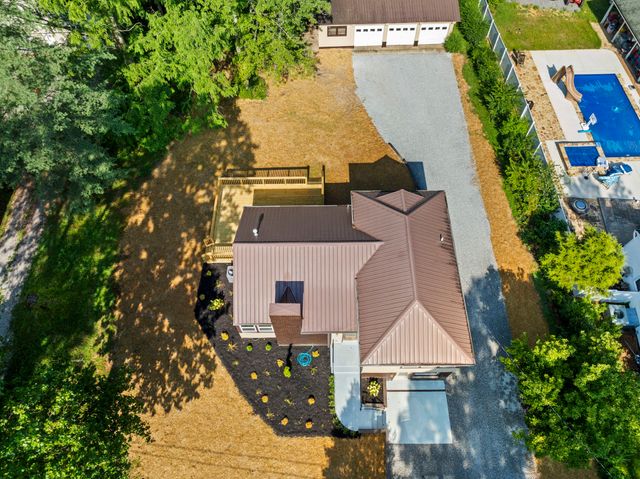 939 McKellar Dr, Tullahoma, TN 37388