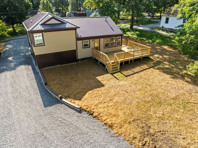 939 McKellar Dr, Tullahoma, TN 37388