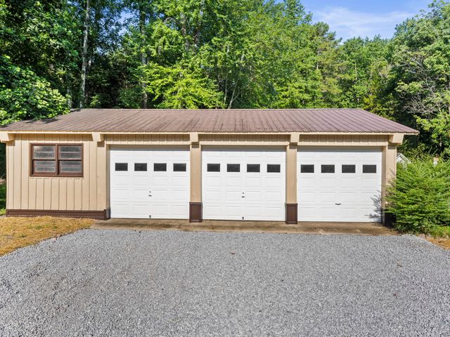 939 McKellar Dr, Tullahoma, TN 37388