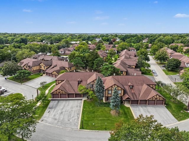 1774 Gloucester Court C, Wheaton, IL 60189