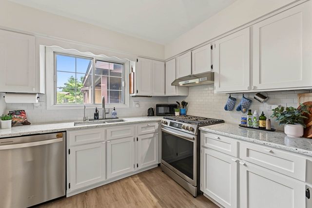 1774 Gloucester Court C, Wheaton, IL 60189