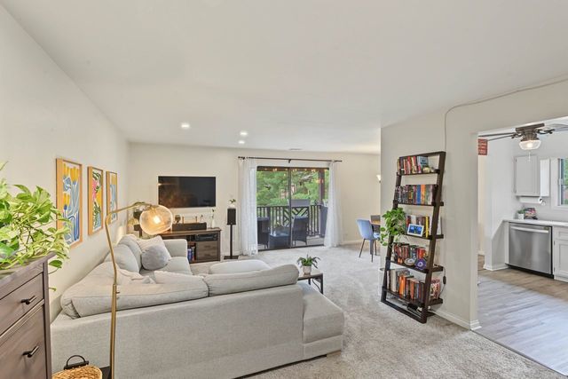1774 Gloucester Court C, Wheaton, IL 60189