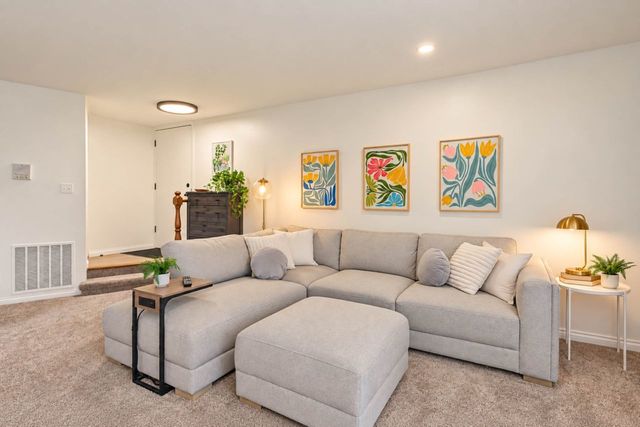 1774 Gloucester Court C, Wheaton, IL 60189