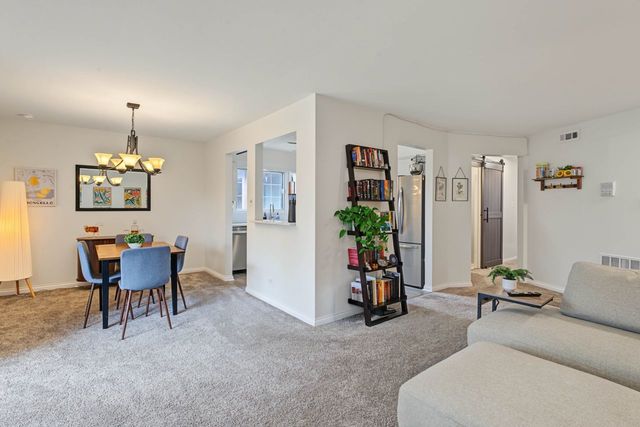 1774 Gloucester Court C, Wheaton, IL 60189