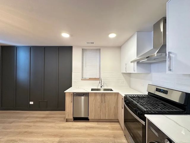 2439 W Walton Street GR, Chicago, IL 60622