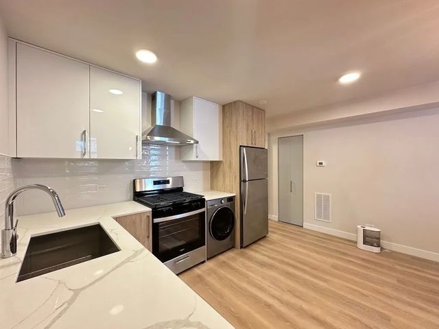 2439 W Walton Street GR, Chicago, IL 60622