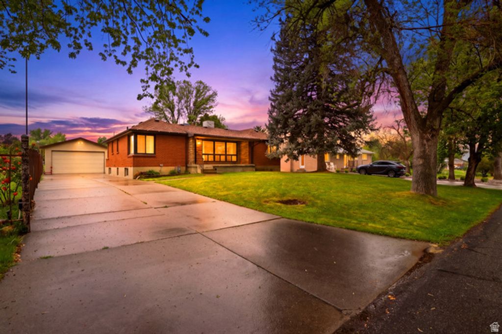 2252 E 6450 S, Cottonwood Heights, UT 84121