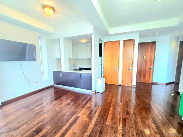 42-05 Parsons Boulevard 2A+P5, Flushing, NY 11355