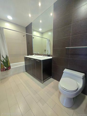 42-05 Parsons Boulevard 2A+P5, Flushing, NY 11355