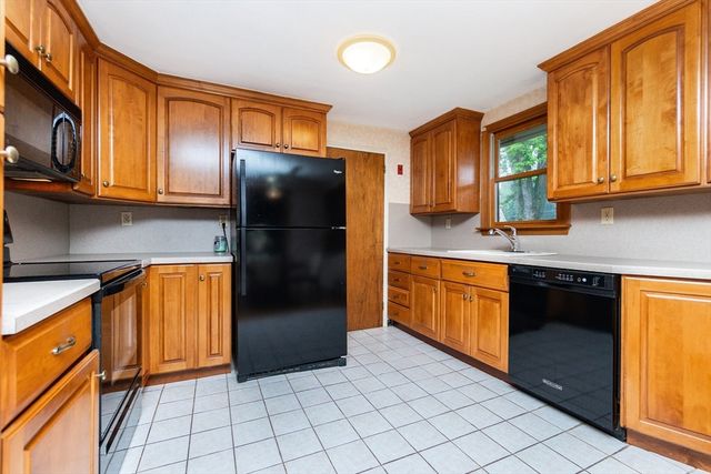 3 Squanto Rd, Peabody, MA 01960