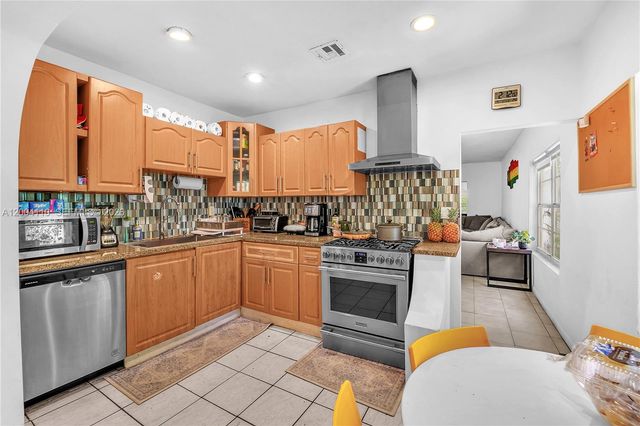 219 SW 6th Ave, Miami, FL 33130